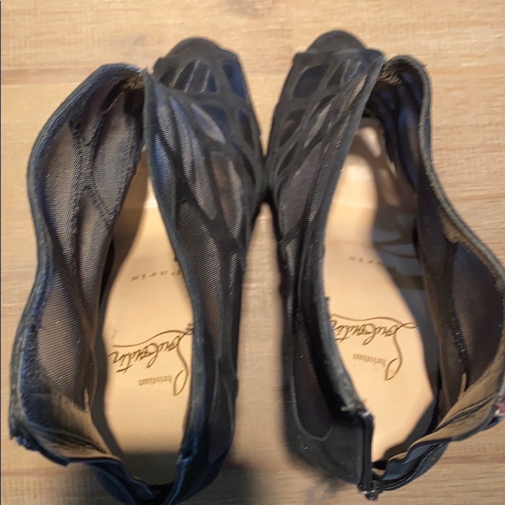 Christian Louboutin - Picture 5 of 6